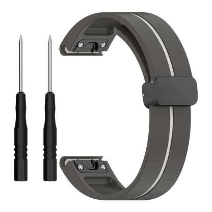 Garmin silicone strap with quickfit design and two tools for secure attachment, perfect replacement for smartwatch bands.
