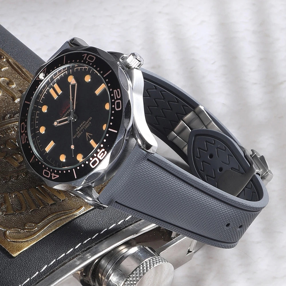 Garmin Sailcloth-Texture FKM Rubber Band in gray on a dive watch
