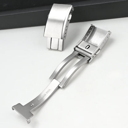 Garmin FKM Rubber Band — folding clasp close-up