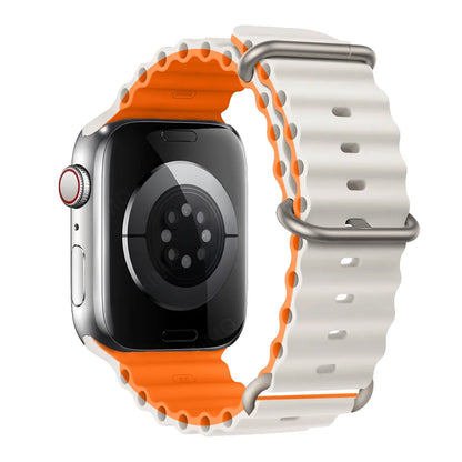 Apple Watch with a waterproof and breathable silicone strap in white and orange, ideal for sports and daily wear.