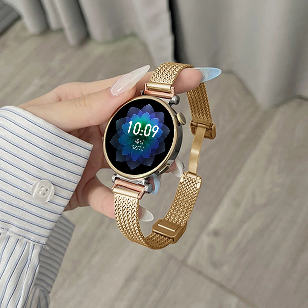 Slim Magnetic Metal Mesh Band in Gold