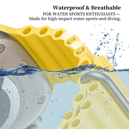 Close-up of a waterproof yellow silicone strap for Apple Watch, ideal for water sports and high-impact activities.