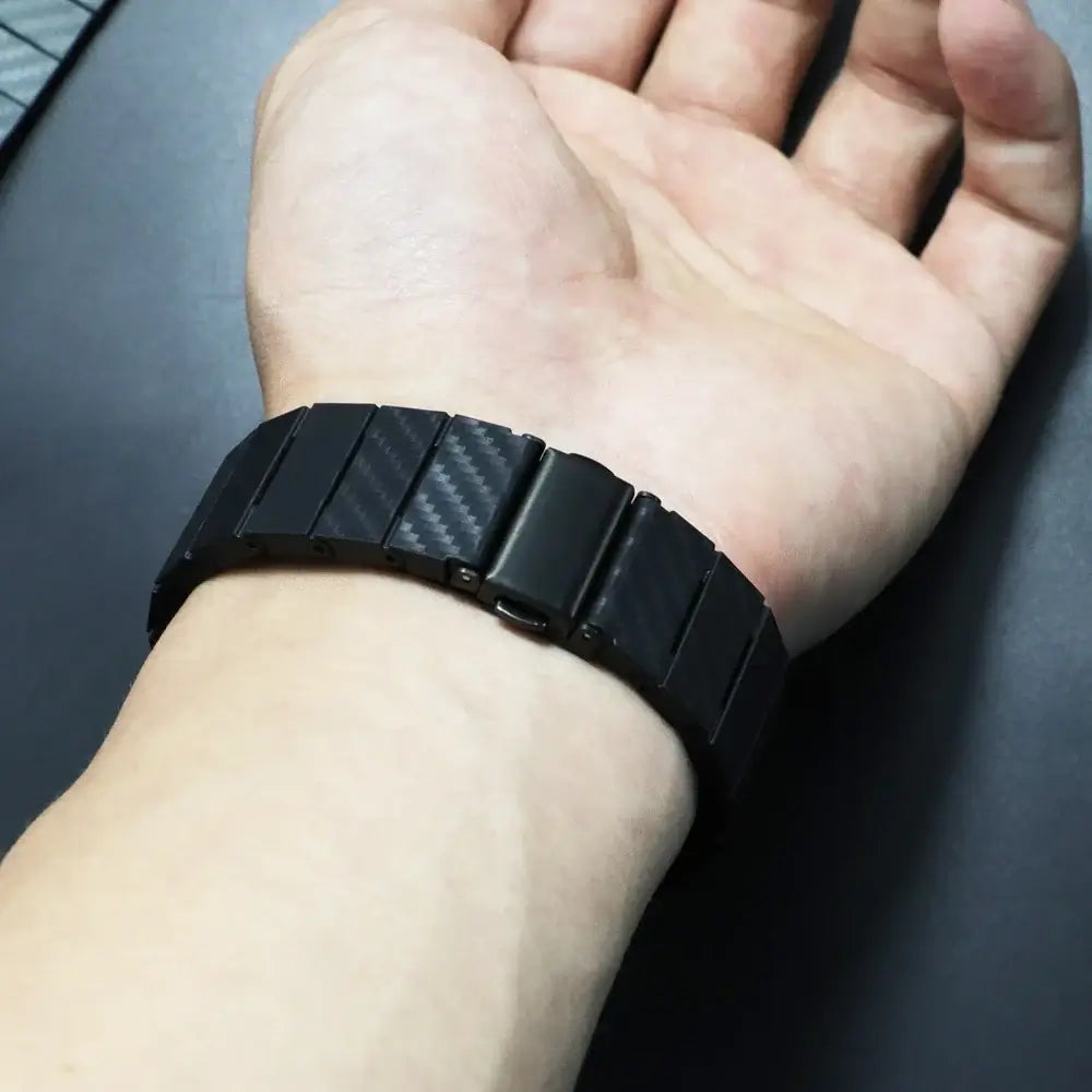 Black carbon pattern link band worn on wrist