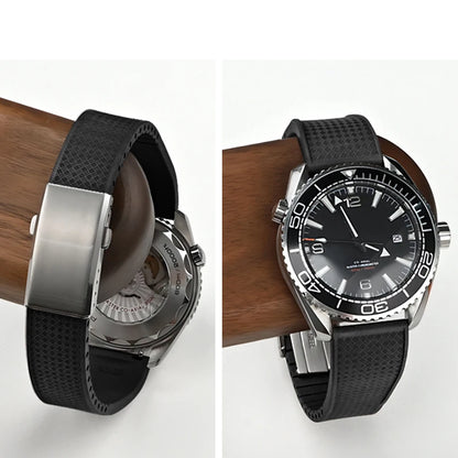 Garmin FKM Rubber Band on a dive watch
