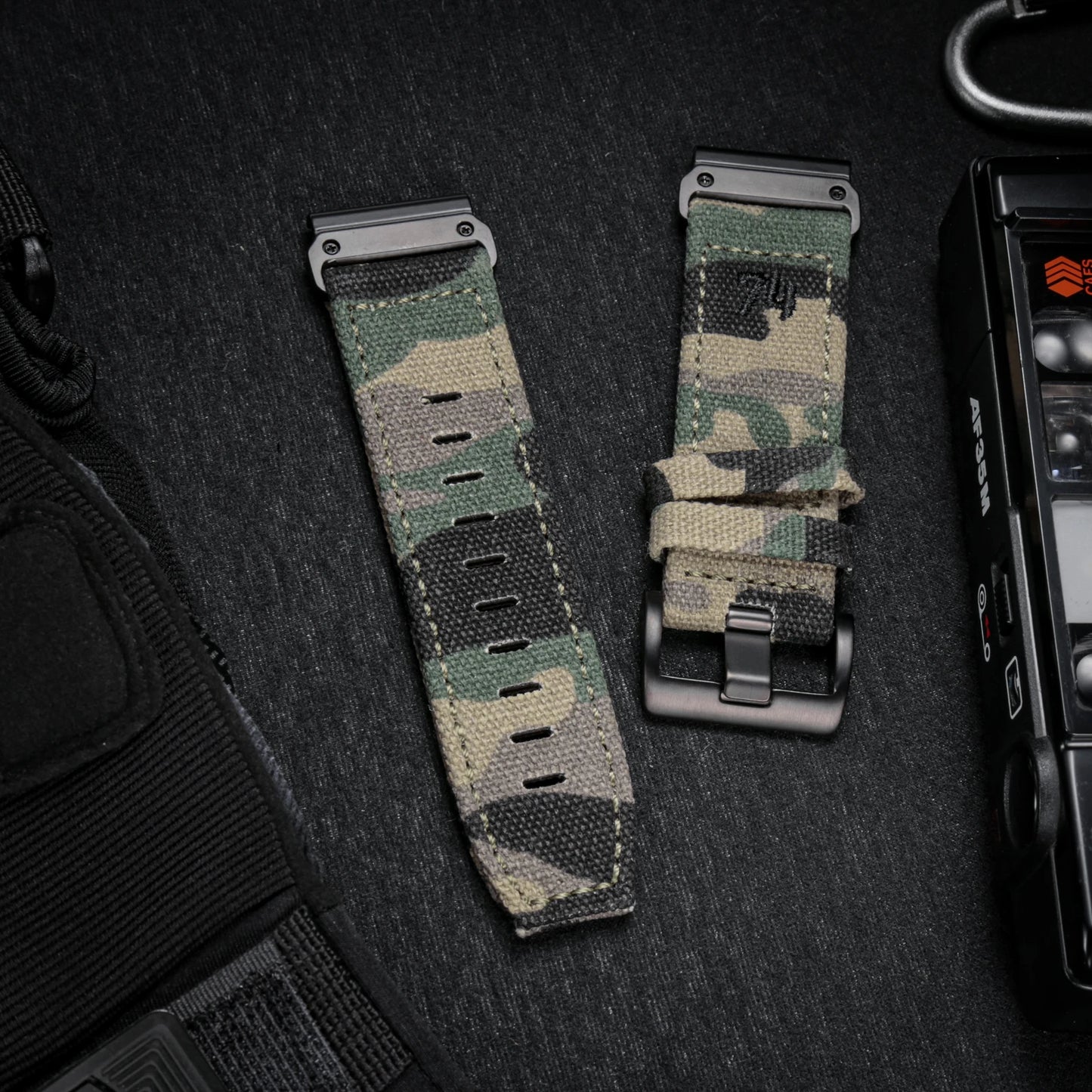 Garmin rugged nylon sport band in camouflage design, durable strap for smartwatches, suitable for an active lifestyle.