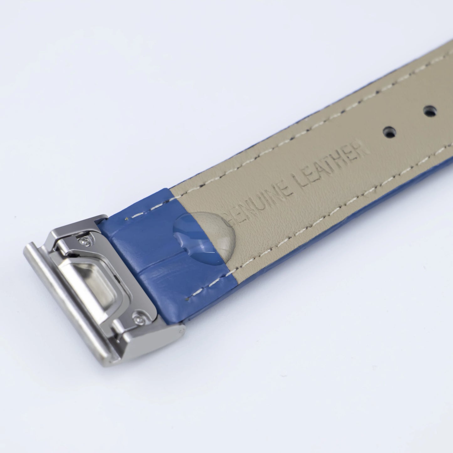 Garmin leather strap in blue and beige, featuring a durable genuine leather design for smartwatches as a premium replacement band.