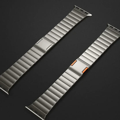 Apple Watch stainless steel band with magnetic buckle strap, featuring a sleek and durable design for everyday wear.