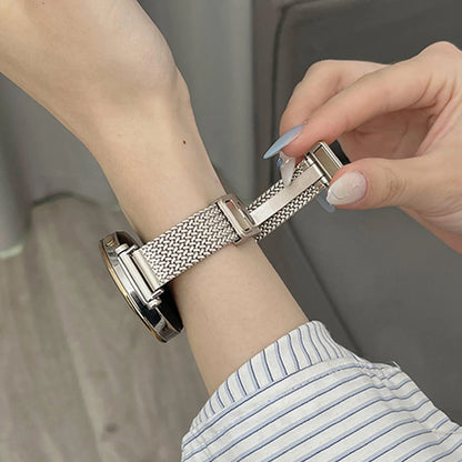 Slim Magnetic Metal Mesh Band — adjusting the magnetic clasp