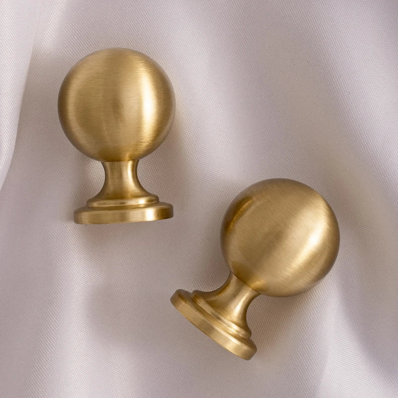 Classic ball solid brass cabinet knob in brushed brass