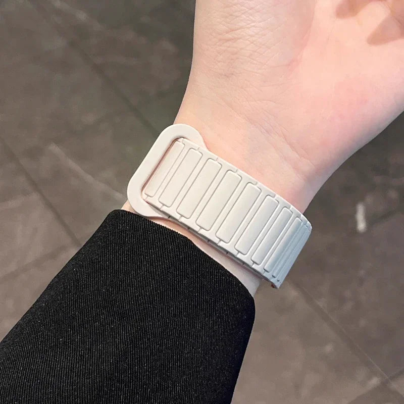 Cream ribbed magnetic closure detail for COROS – BandsCo Straps