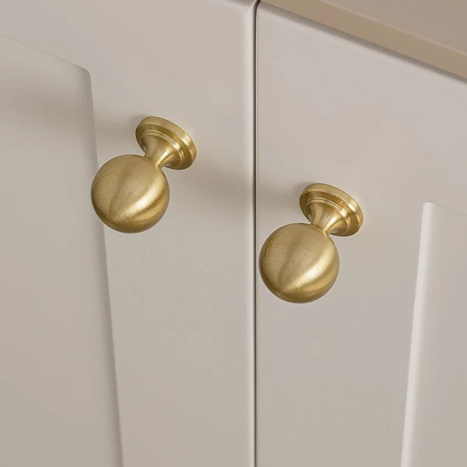 Classic ball solid brass cabinet knob in brushed brass